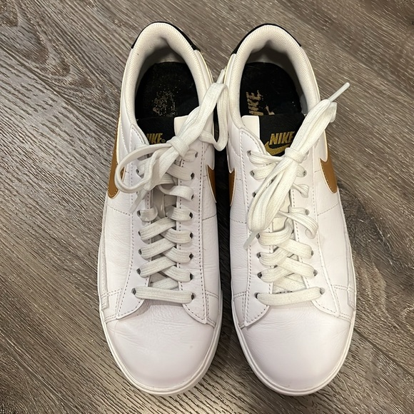 Nike Blazer Low White with Gold Swoosh - Picture 3 of 5